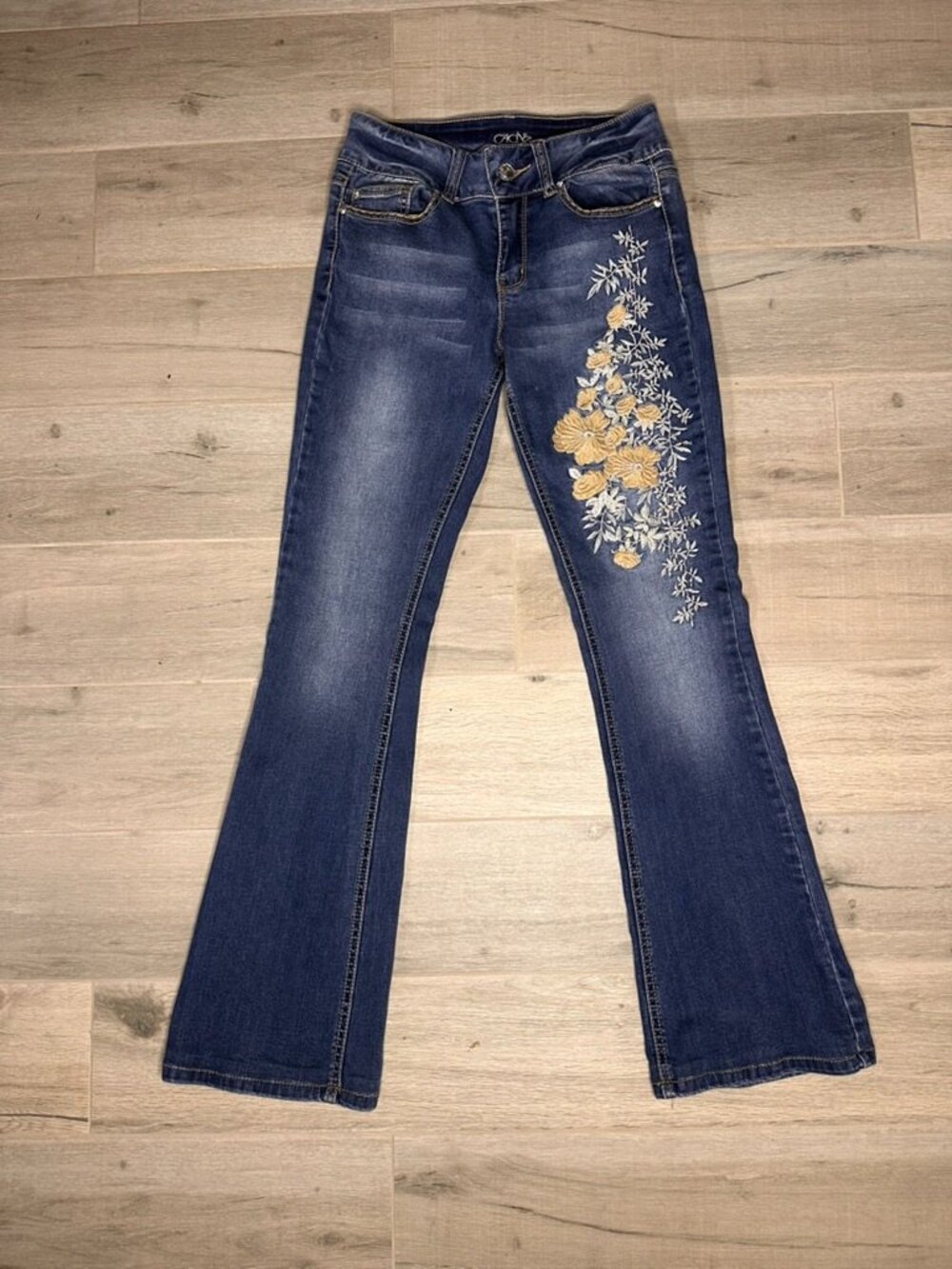 Caché Y2K Floral Embroidered Flare Jeans Women's Low/Mid Rise Sz 4 - Picture 9 of 16